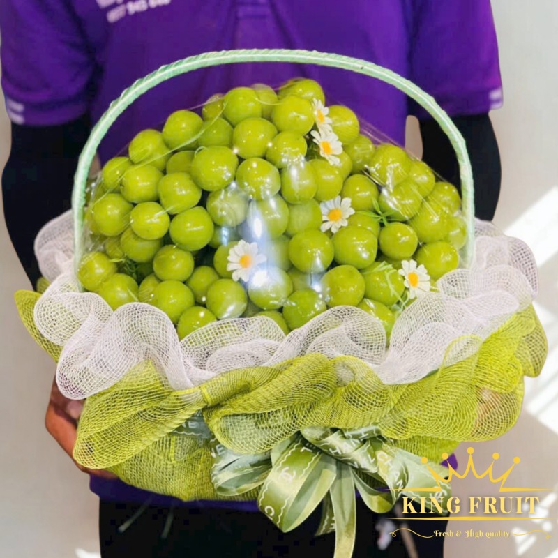 Giỏ trái cây nho xanh không hạt