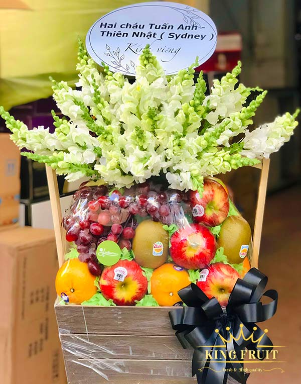 Giỏ hoa quả dâng hương lễ phật tại Chùa Thượng Thanh