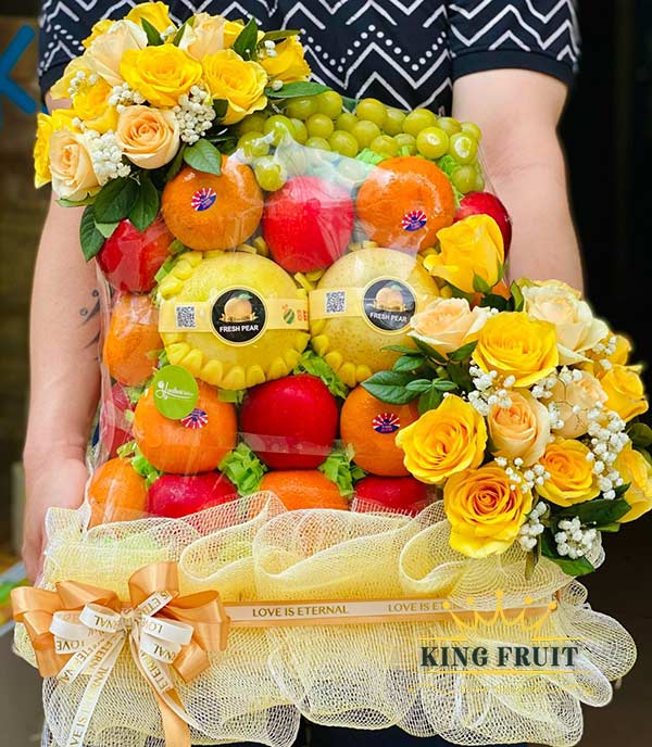 Giỏ trái cây kết hợp hoa biếu tết