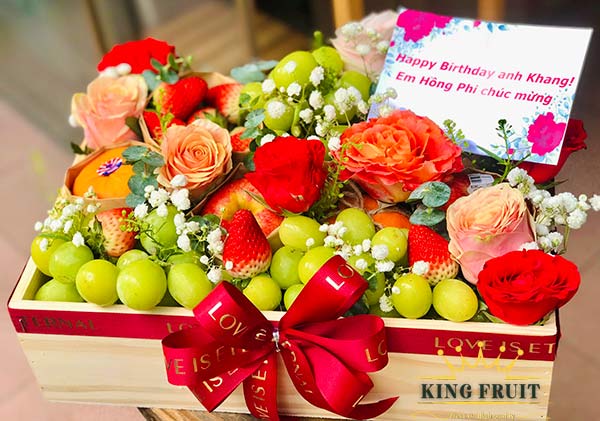 Hộp quà trái cây sinh nhật phù hợp với sở thích người nhận