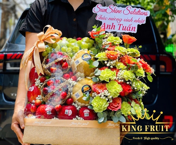Giỏ trái cây sinh nhật - Sống đời rực rỡ