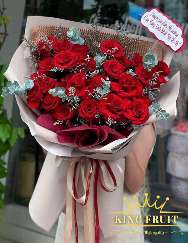 Bó hoa hồng đỏ - Yêu đời
